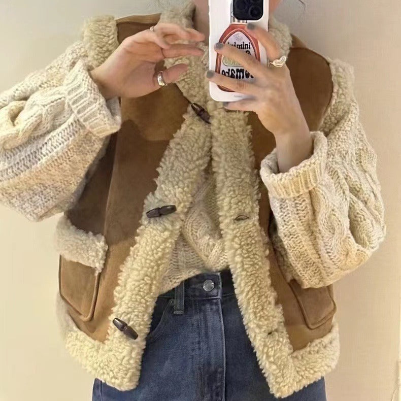 2025 Celebrity style lamb wool vest jacket women's autumn and winter new horn buckle fur integrated short vest top coat