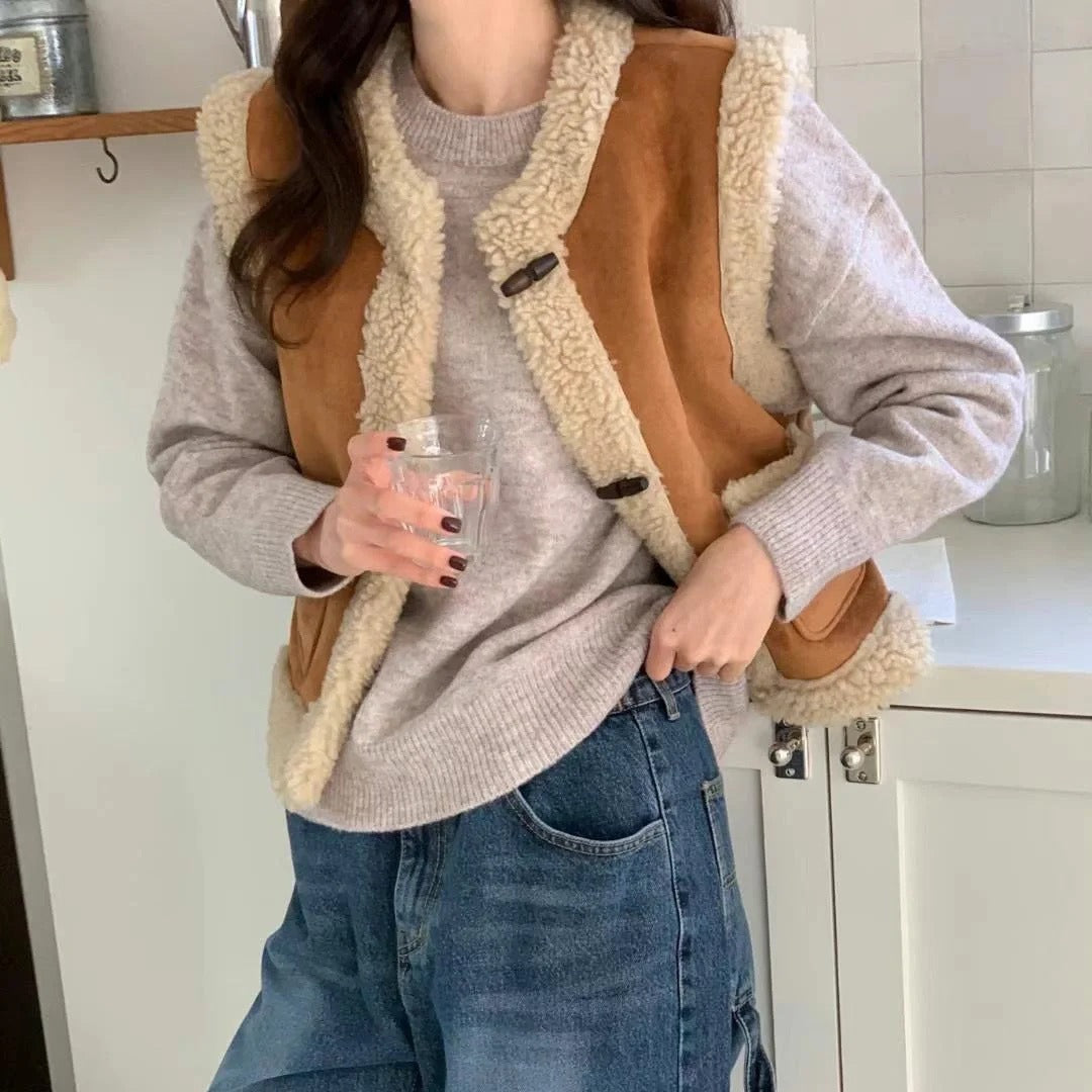 2025 Celebrity style lamb wool vest jacket women's autumn and winter new horn buckle fur integrated short vest top coat