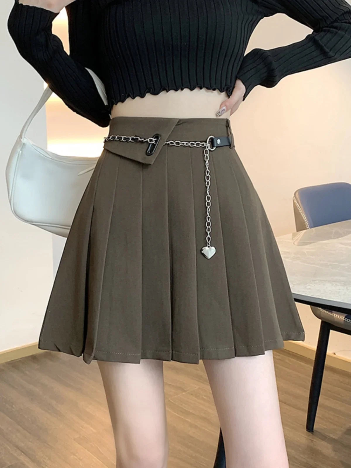 nvxiot  -  Black pleated skirt for women's Spring and Autumn 2024 new design with a chain A-line skirt, high waisted short skirt