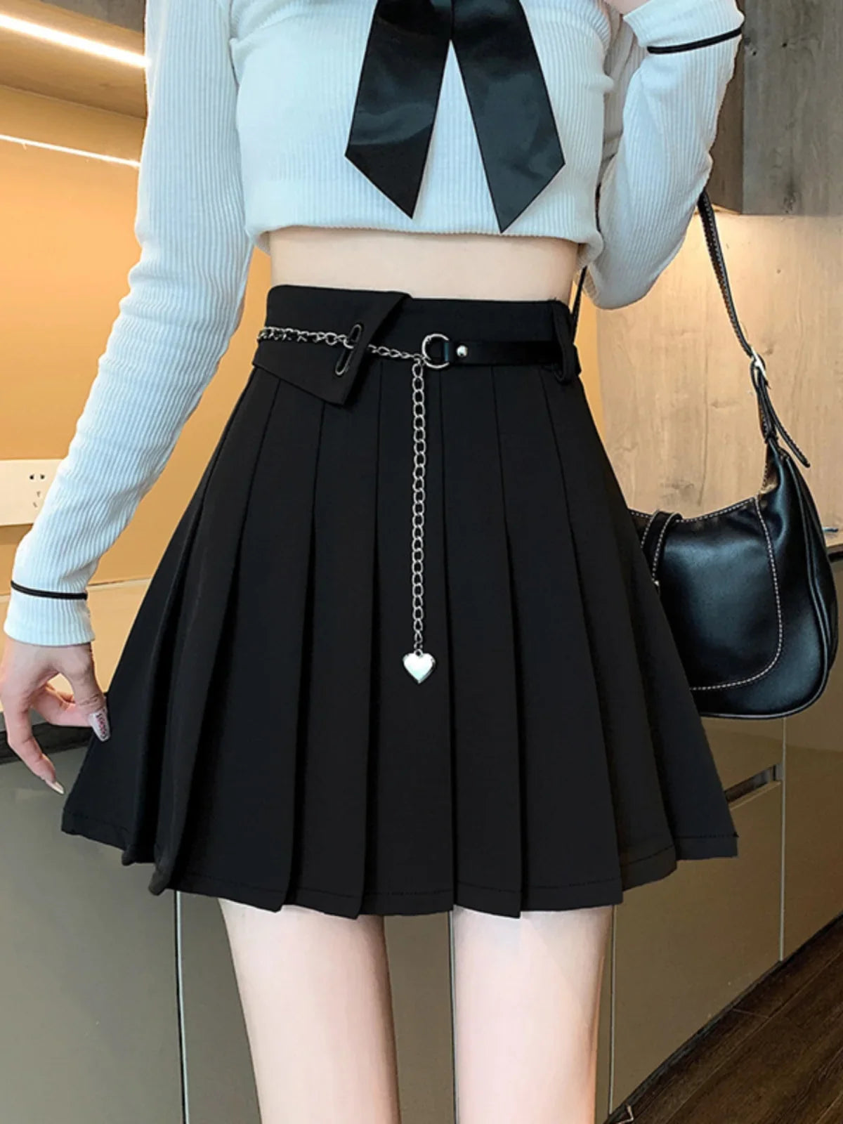 nvxiot  -  Black pleated skirt for women's Spring and Autumn 2024 new design with a chain A-line skirt, high waisted short skirt