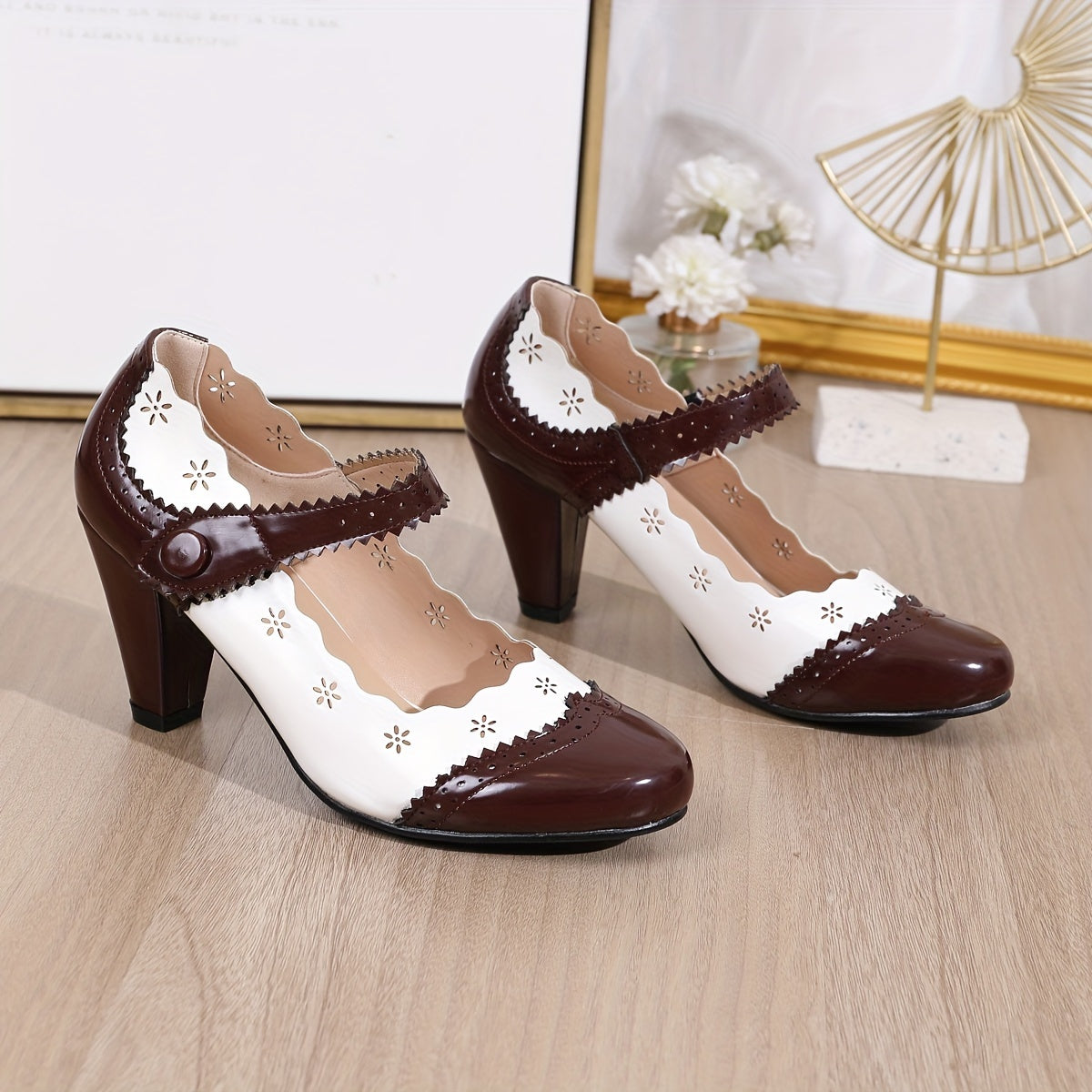 Women's Two Tone Pumps, Hollow Out Flower Shaped Block High Heels, All-Match Retro Dress Shoes for Koningsdag/King's Day