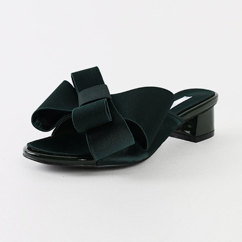 Wearing flat slippers women's shoes 2019 Korean version of the summer new large bow satin round head sandals Wild half slippers